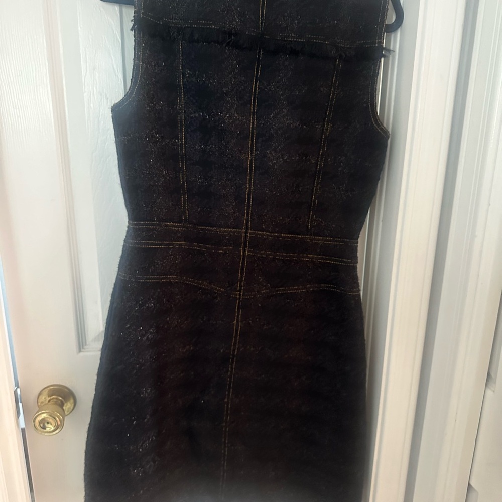 These are additional pics of the Tory’s dress